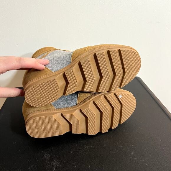 NWT Wedge Boots - Picture 7 of 7